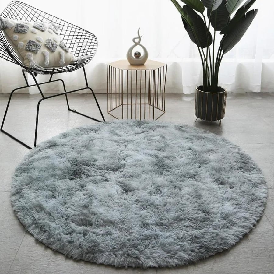Plain round rug of exceptional softness from VIKAMA