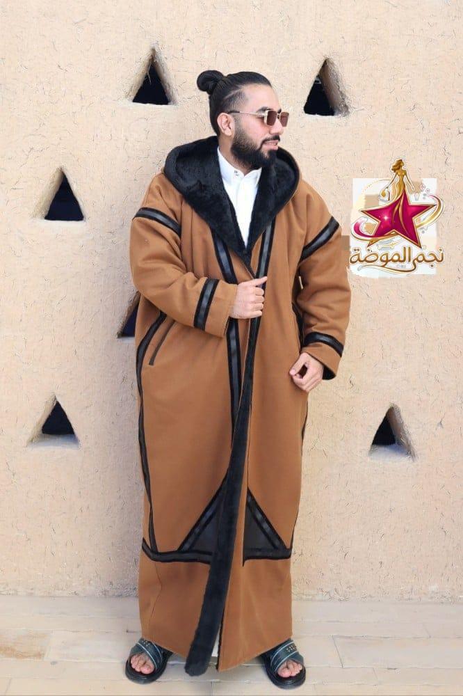 فروة كلاسيكي مطرزة بمخمل وجلد