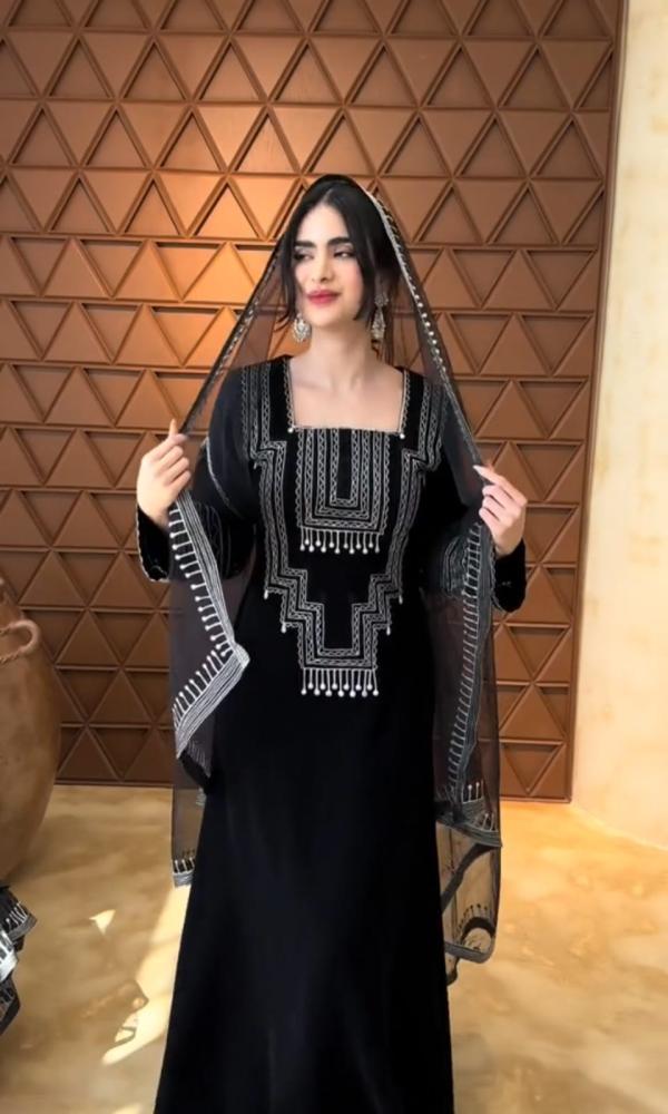 فستان تراثيه انيقه مطرزبنقش تراثي