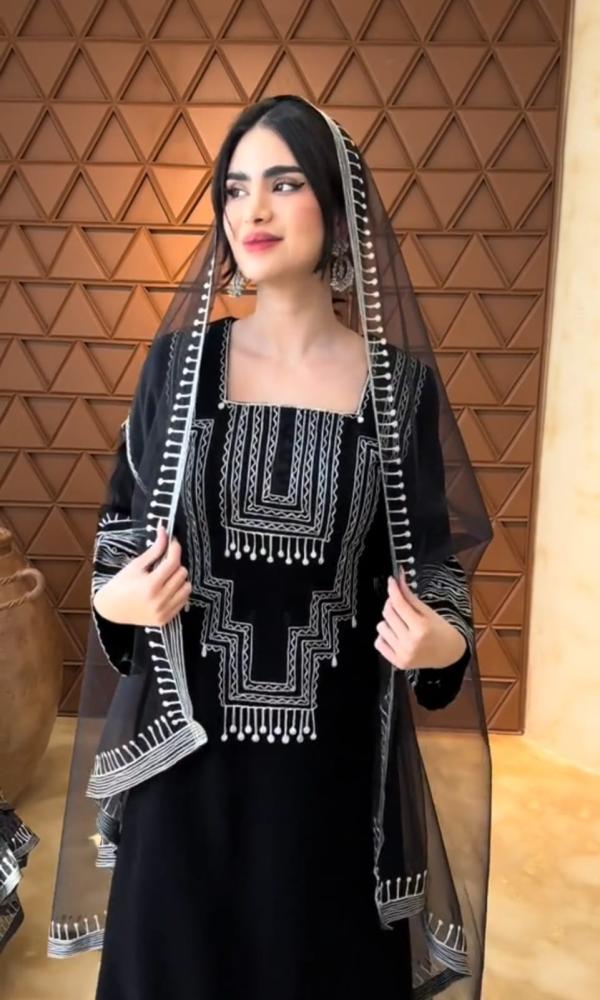 فستان تراثيه انيقه مطرزبنقش تراثي