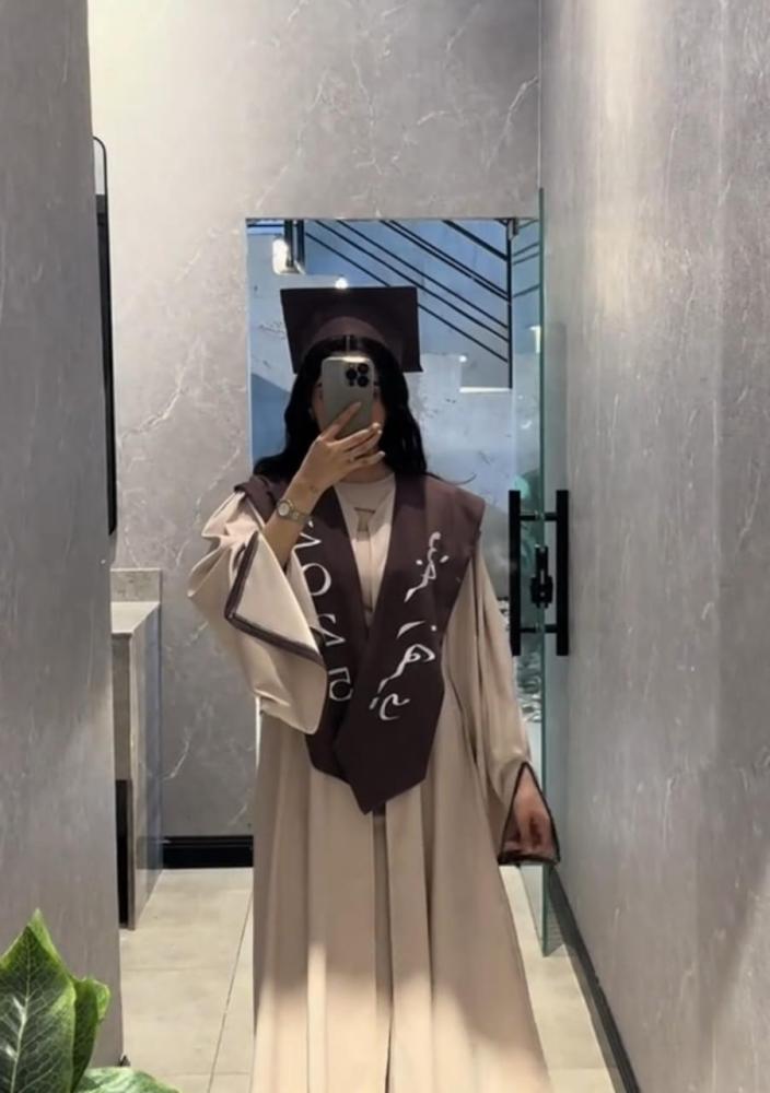 عبايه تخرج 2026