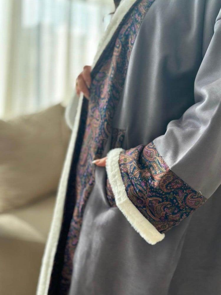 فروات نسائية مع النقش الكشميري