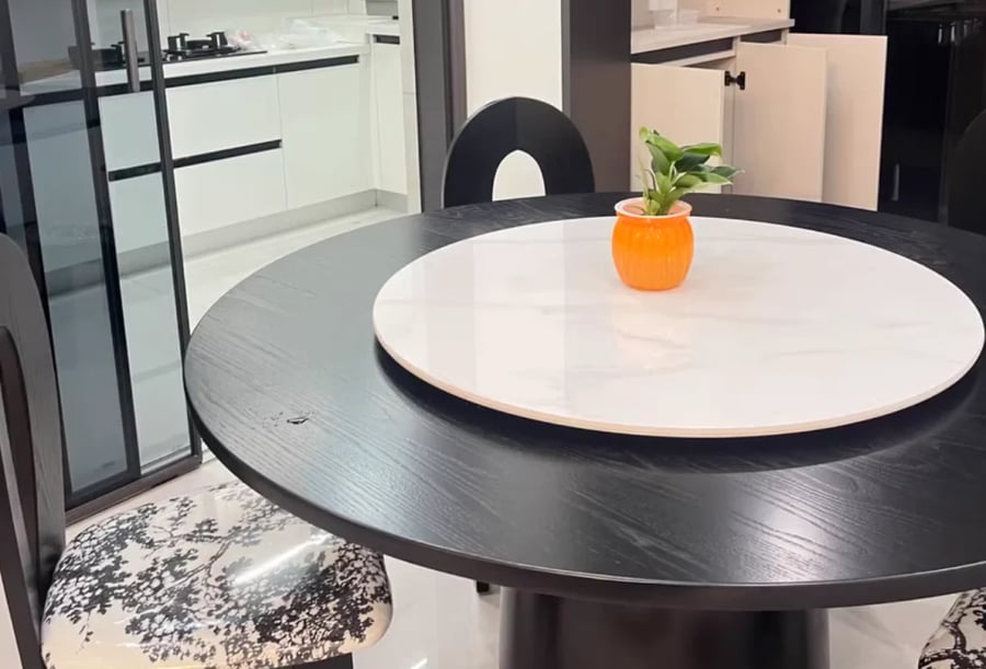 طاولة طعام بتصميم ريترو