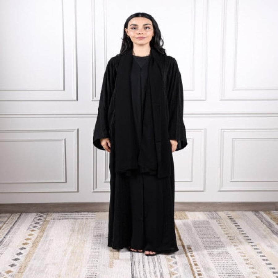 عباية نسائية بتصميم عملي أسود بأكمام واسعة