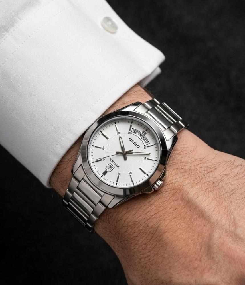 Men's watch Casio model MTP-1370D-7A3V