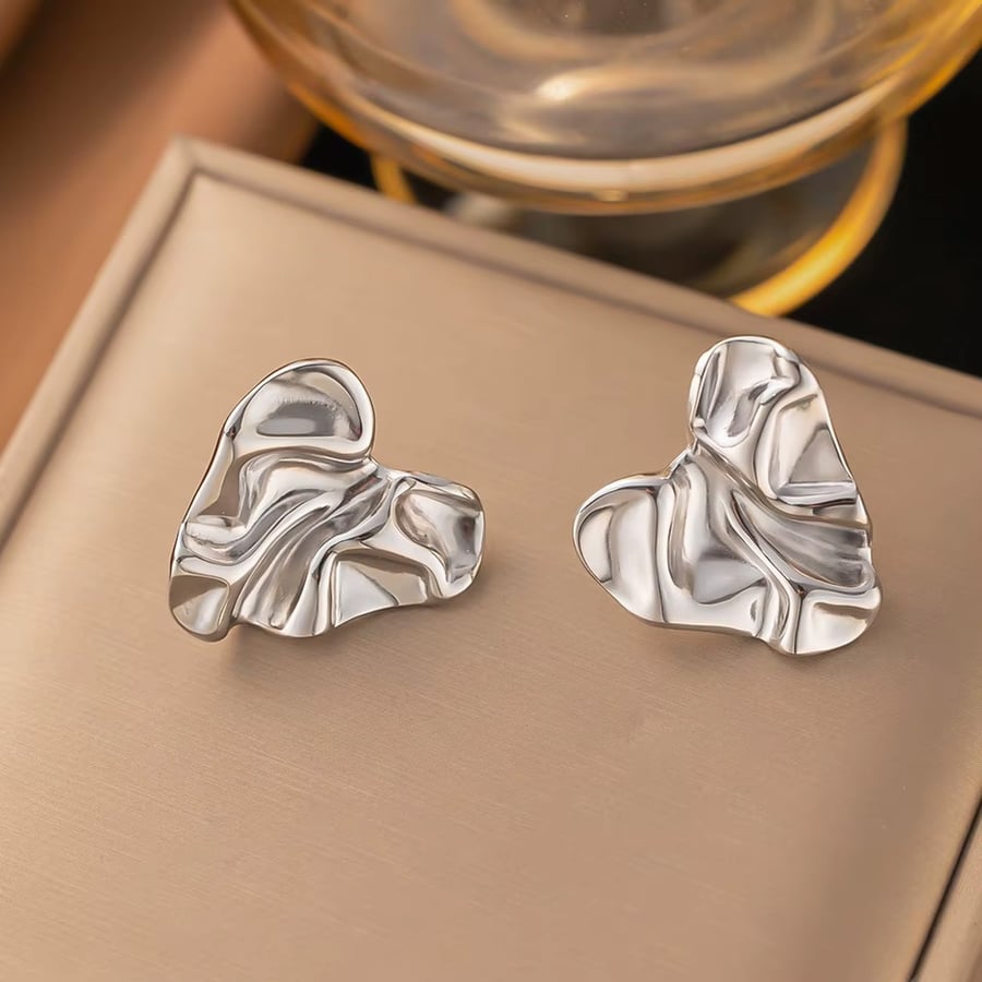 أقراط قلب مطوية ذهب 18K   بلاك سيزون