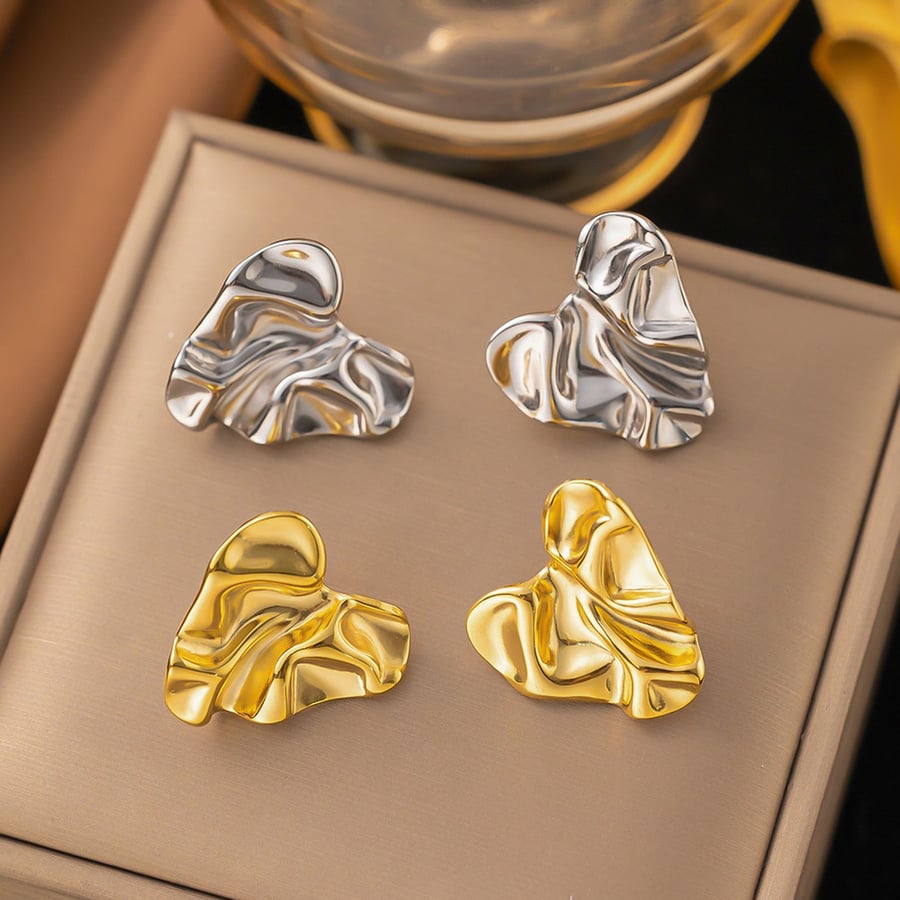 أقراط قلب مطوية ذهب 18K   بلاك سيزون