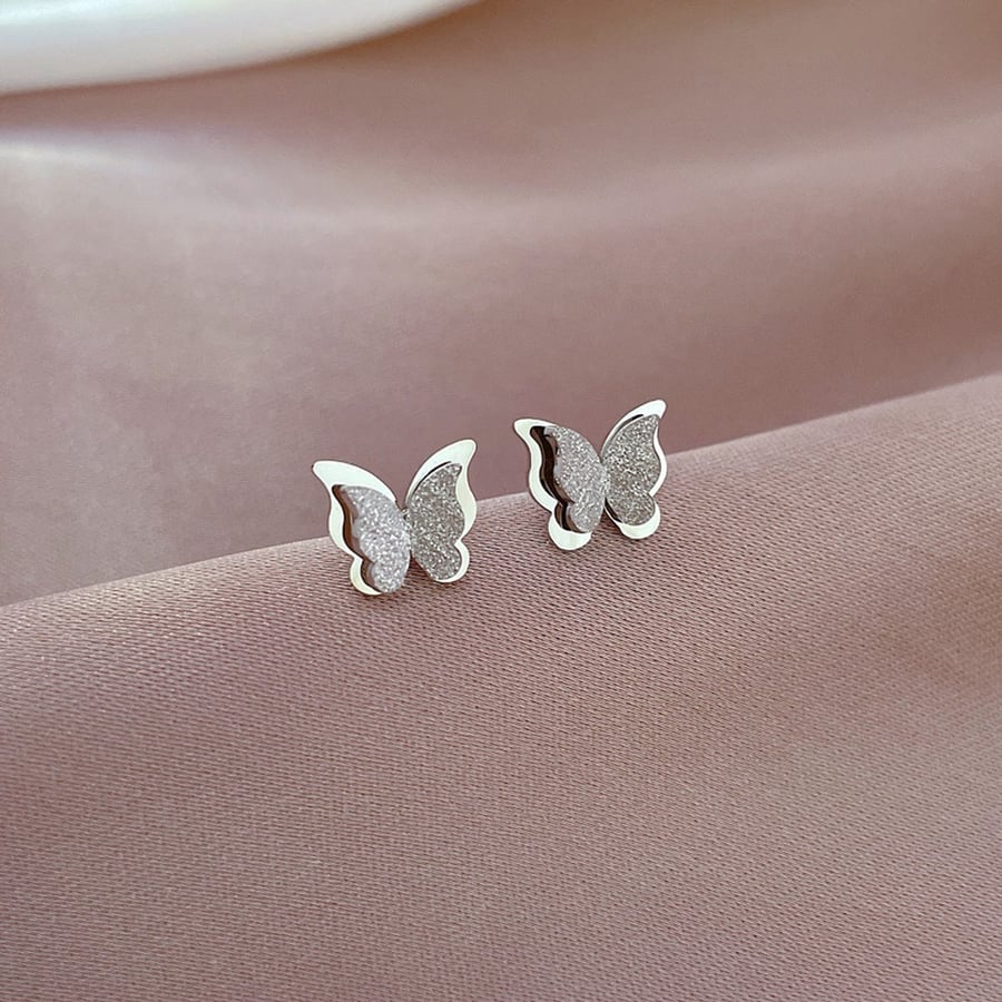 أقراط فراشة رومانسية ذهب 18K   بلاك سيزون