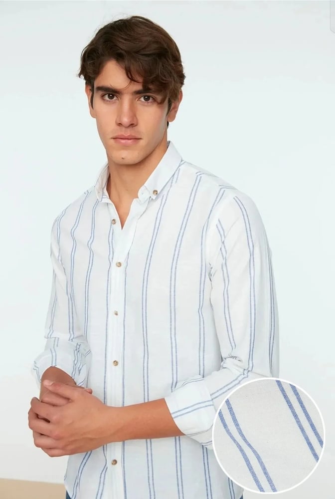 قميص رجالي Slim Fit بخطوط رفيعة | ياقة بأزرار وتصميم أنيق