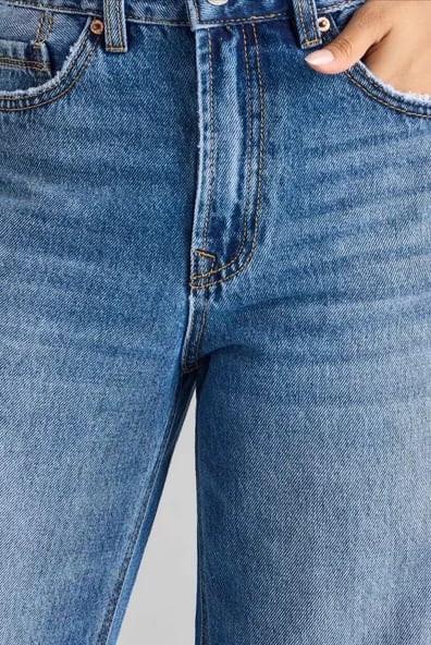 بنطلون جينز سادة بأرجل مستقيمة