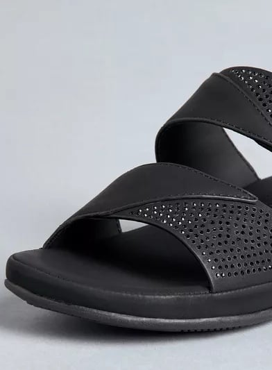 صندل مرصّع سهل الارتداء