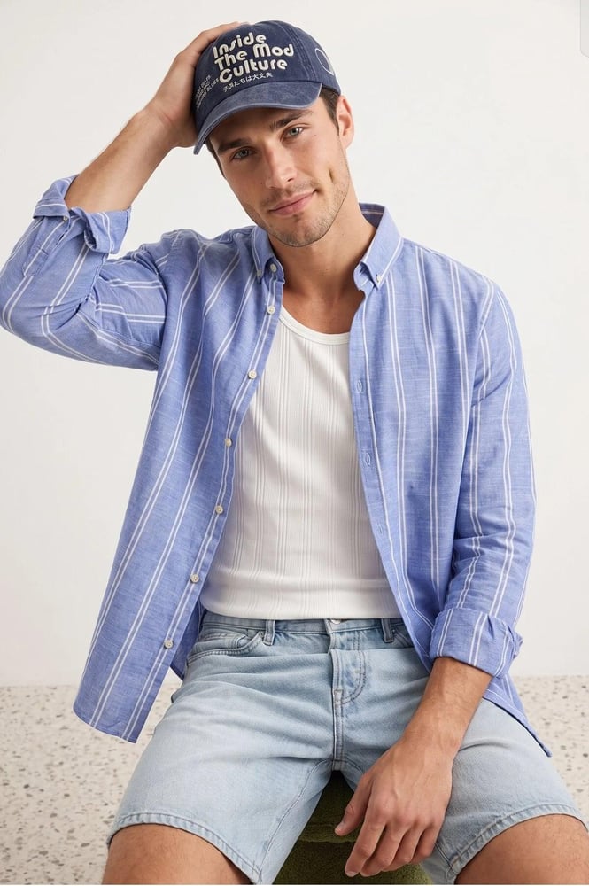 قميص رجالي Slim Fit بخطوط رفيعة | ياقة بأزرار وتصميم أنيق