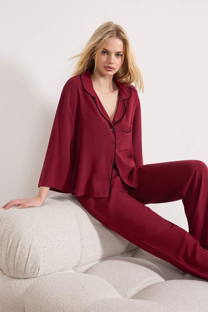 طقم بيجامة نسائي Trendyol Collection من الفيسكوز 100% – قميص بأكمام ¾ وبنطال طويل