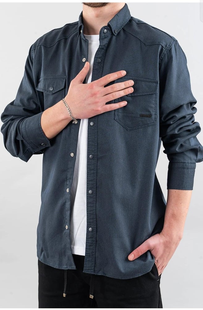 قميص دينم رجالي Slim Fit | تصميم عصري بقصة ضيقة