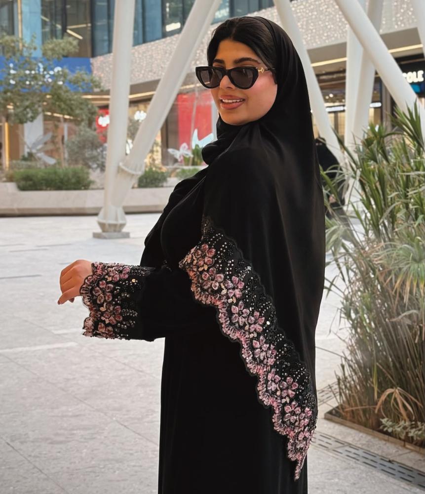 ROSÉE Abaya