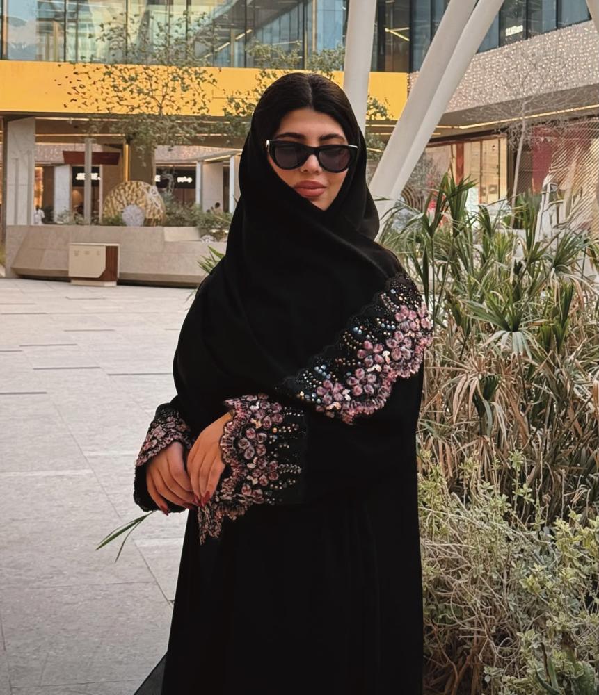 ROSÉE Abaya