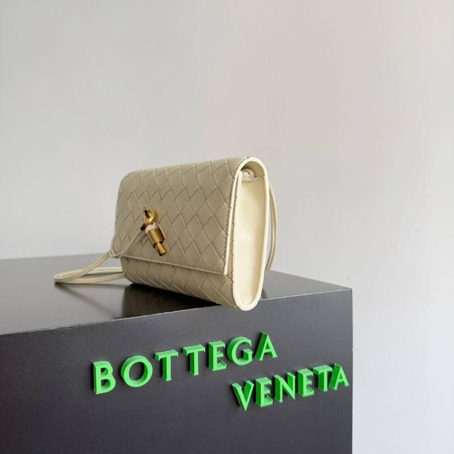 Andiamo pouch