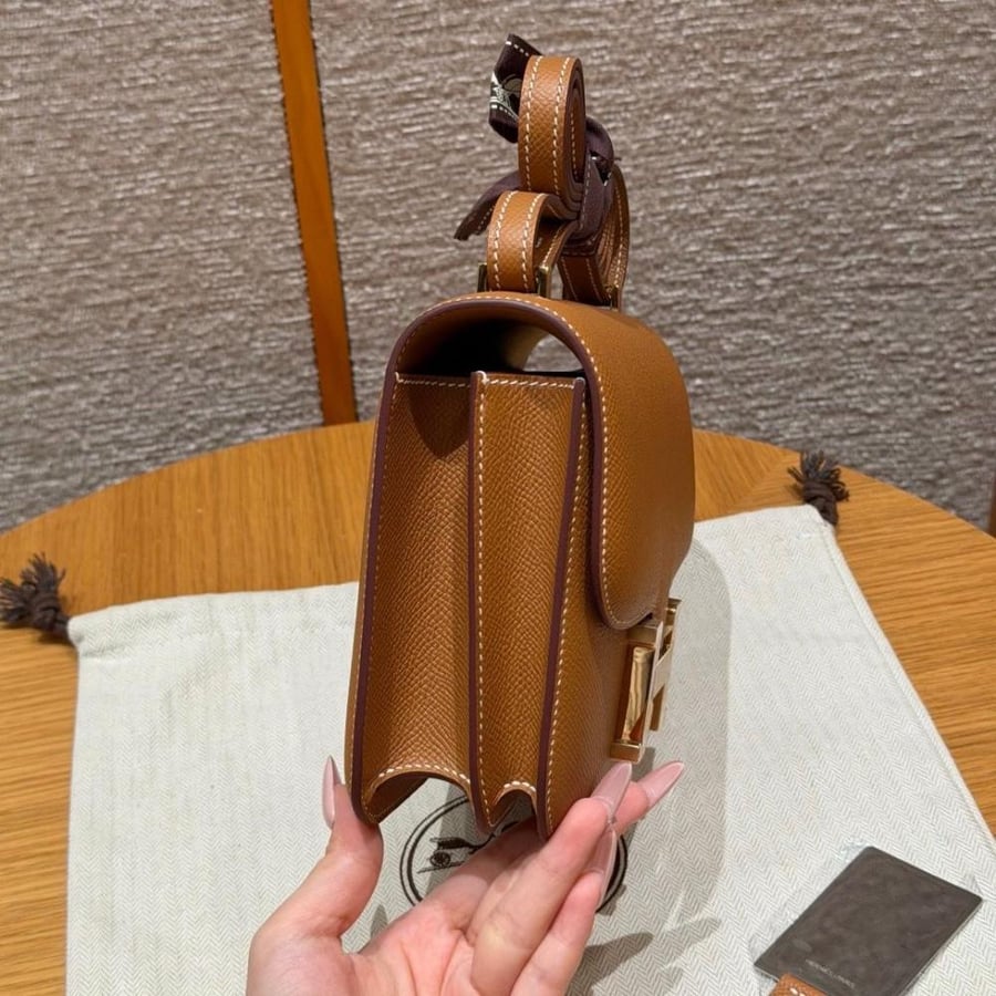 Constance 18 -Gold
