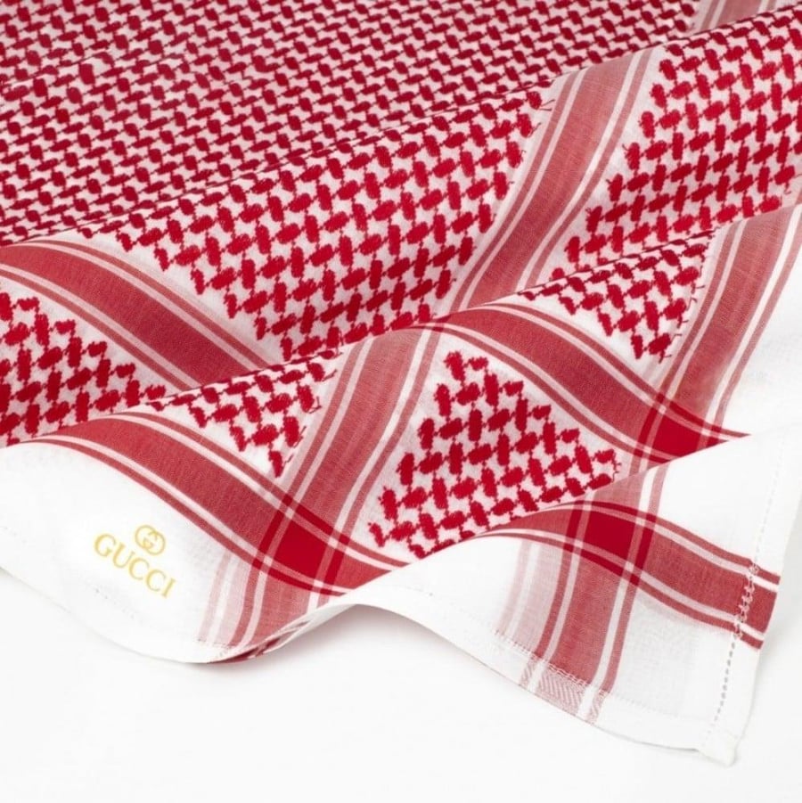 شماغ قوتشي قولد الذهبي 2023