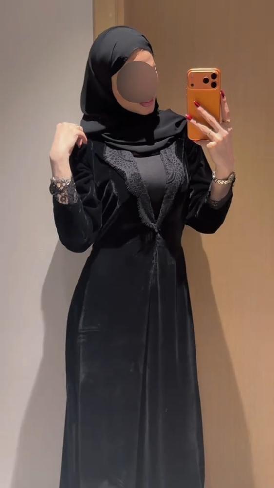 عبايه شتويه مخمل مع دانتيل