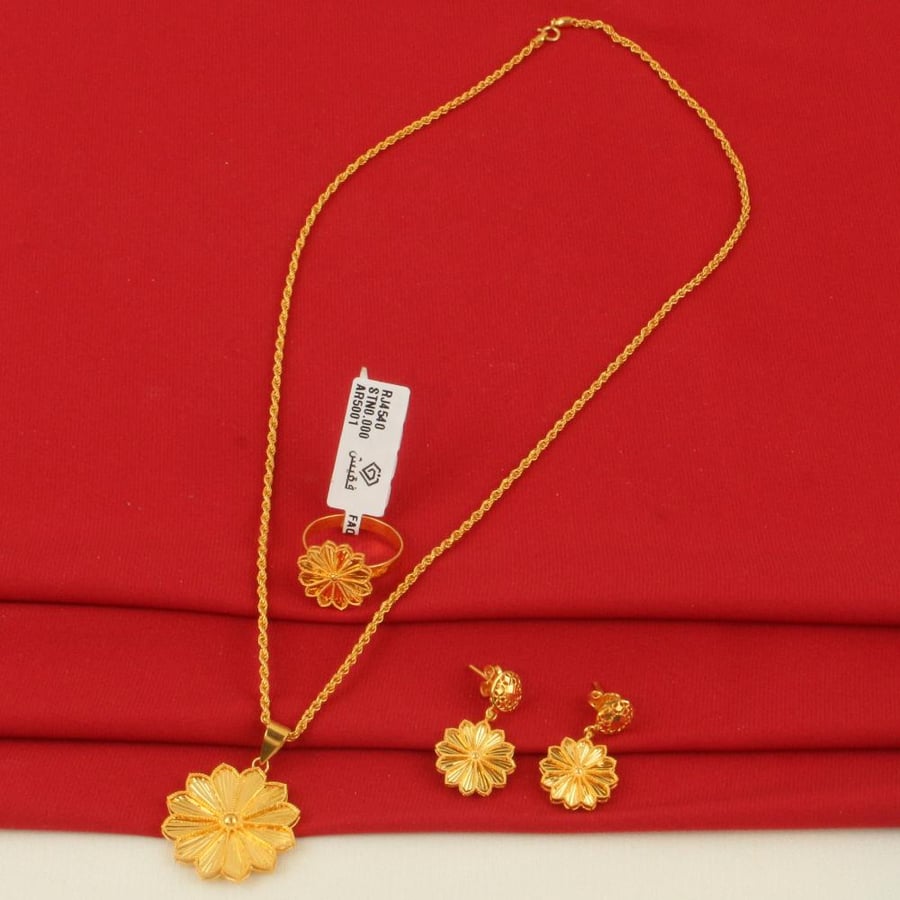 Half a Bahraini gold set, 21 karat, weight 10.61 grams