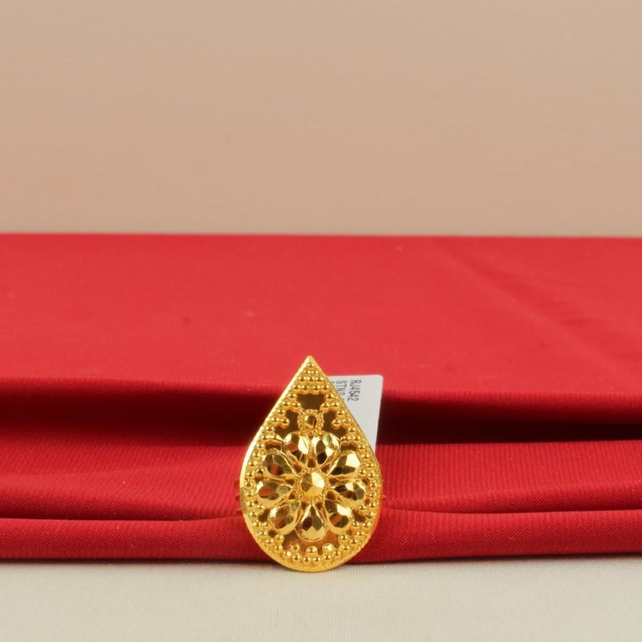 Gold ring 21 karat modern design weight 4.15 grams