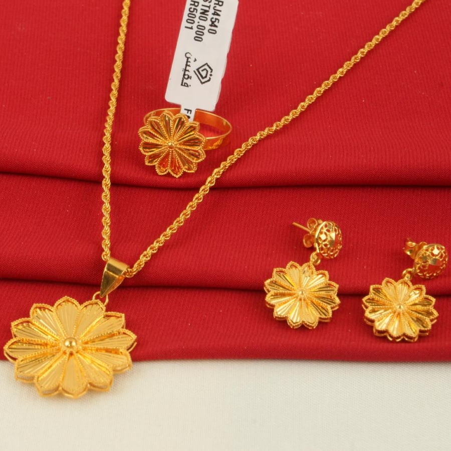 Half a Bahraini gold set, 21 karat, weight 10.61 grams