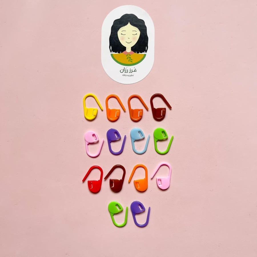 A clip to mark sewing stitches