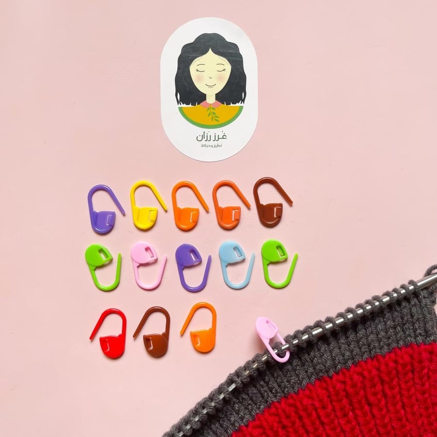 A clip to mark sewing stitches