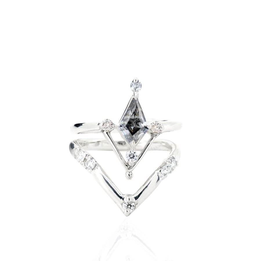 Ring with a distinctive vintage design