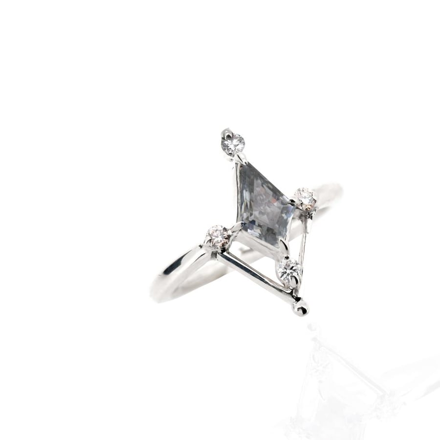 Ring with a distinctive vintage design