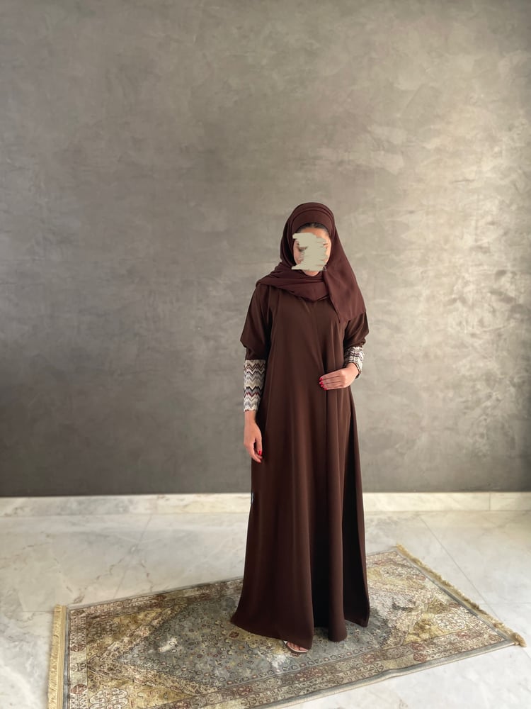 Beige crepe abaya with floral fabric on the sleeves
