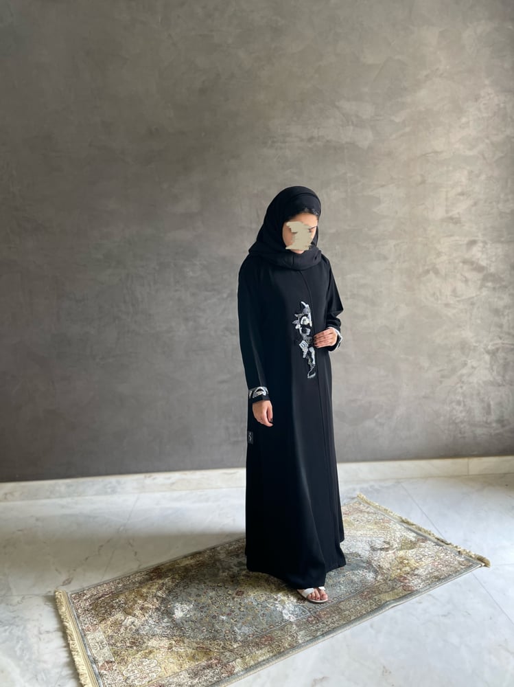 عباية كريب اسود بشك من الامام والاكمام