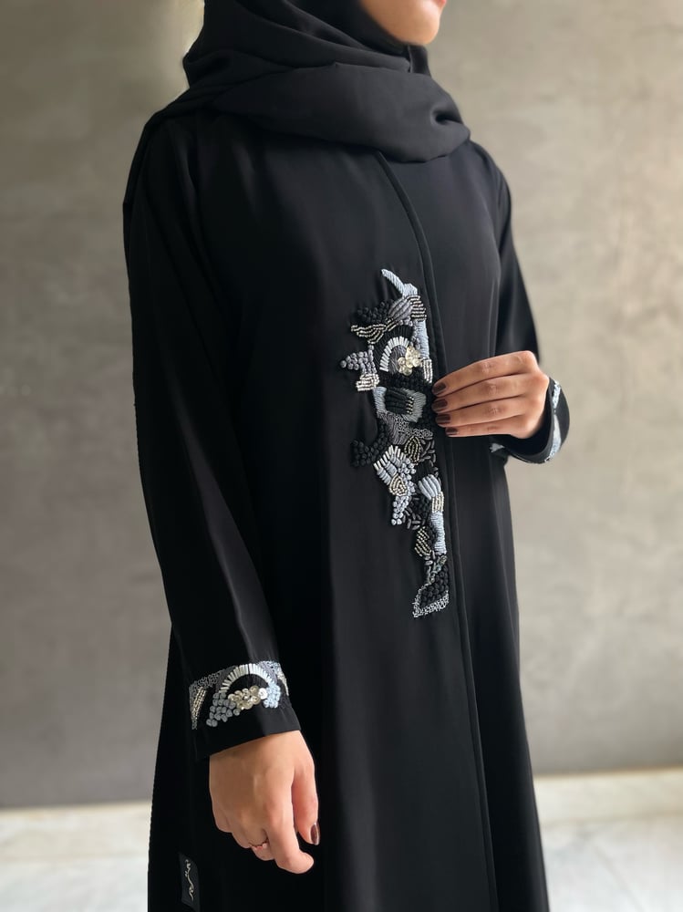 عباية كريب اسود بشك من الامام والاكمام