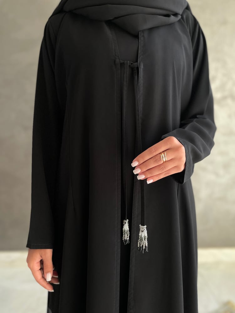 عباية كريب اسود كلوش مع فستان اسود