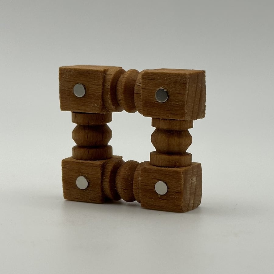 Miniature mashrabiya magnet
