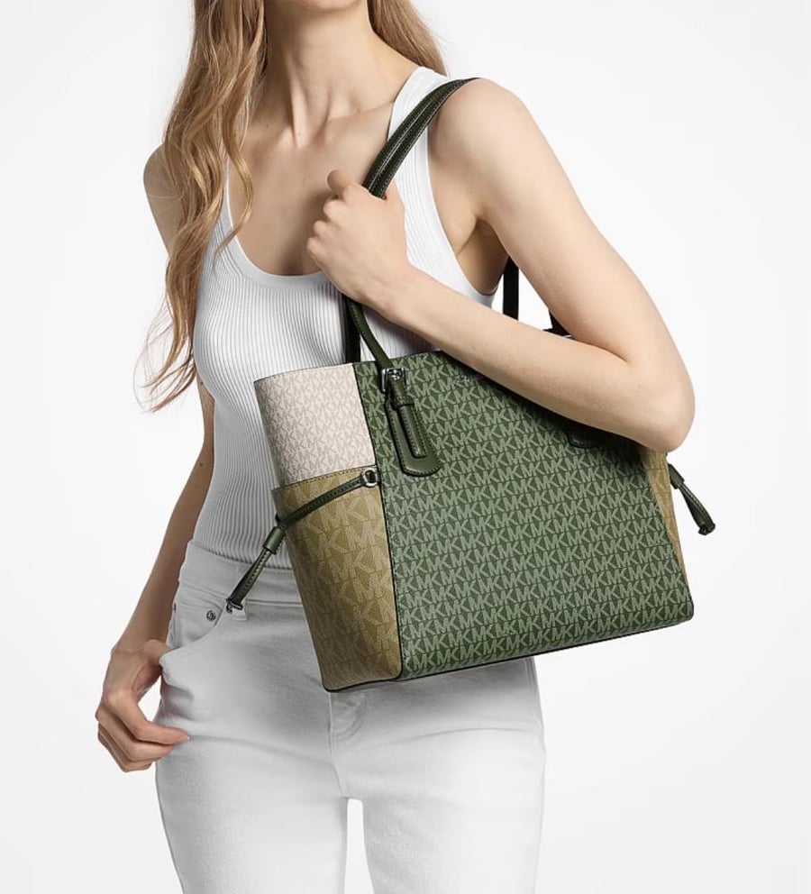 حقيبه مايكل كورس Voyager Tote Bag