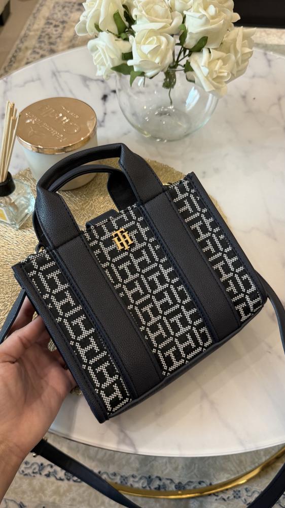 حقيبه تومي