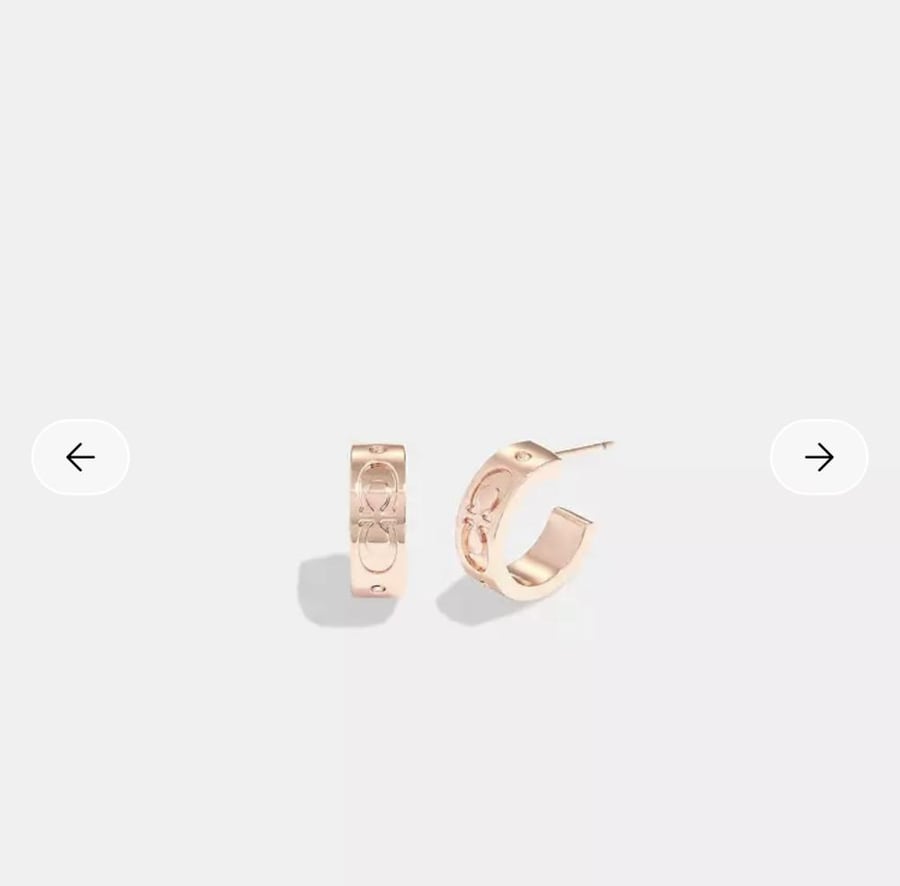 حلق كوتش لون روز قولد Signature Huggie Earrings