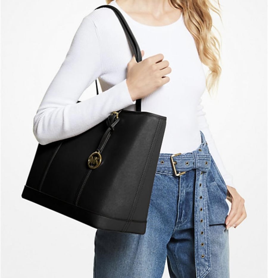 حقيبه مايكل كورس اسود وذهبي Jet Set Tote Bag