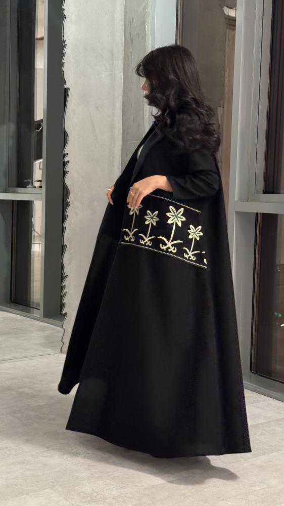 عبايه مطرزة