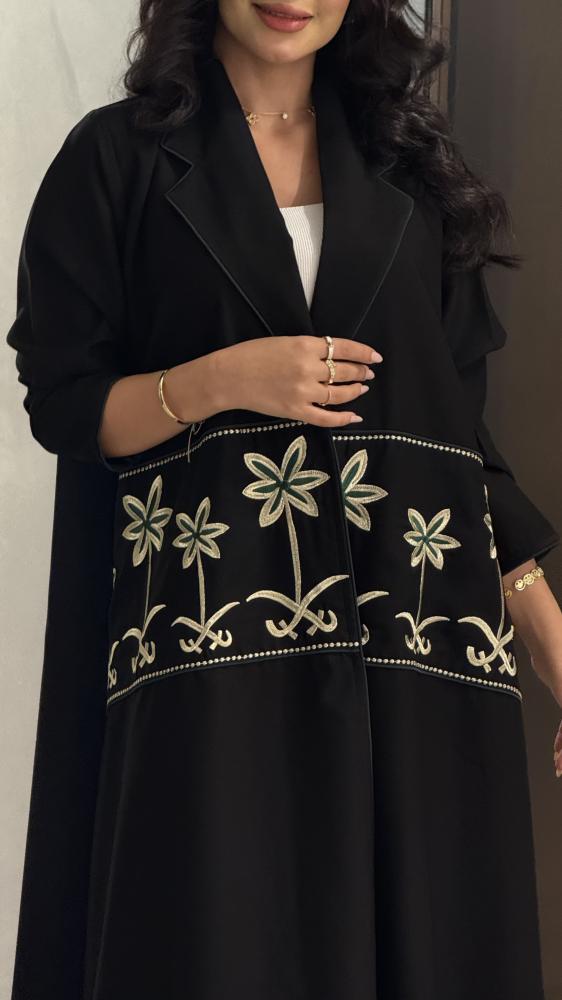 عبايه مطرزة