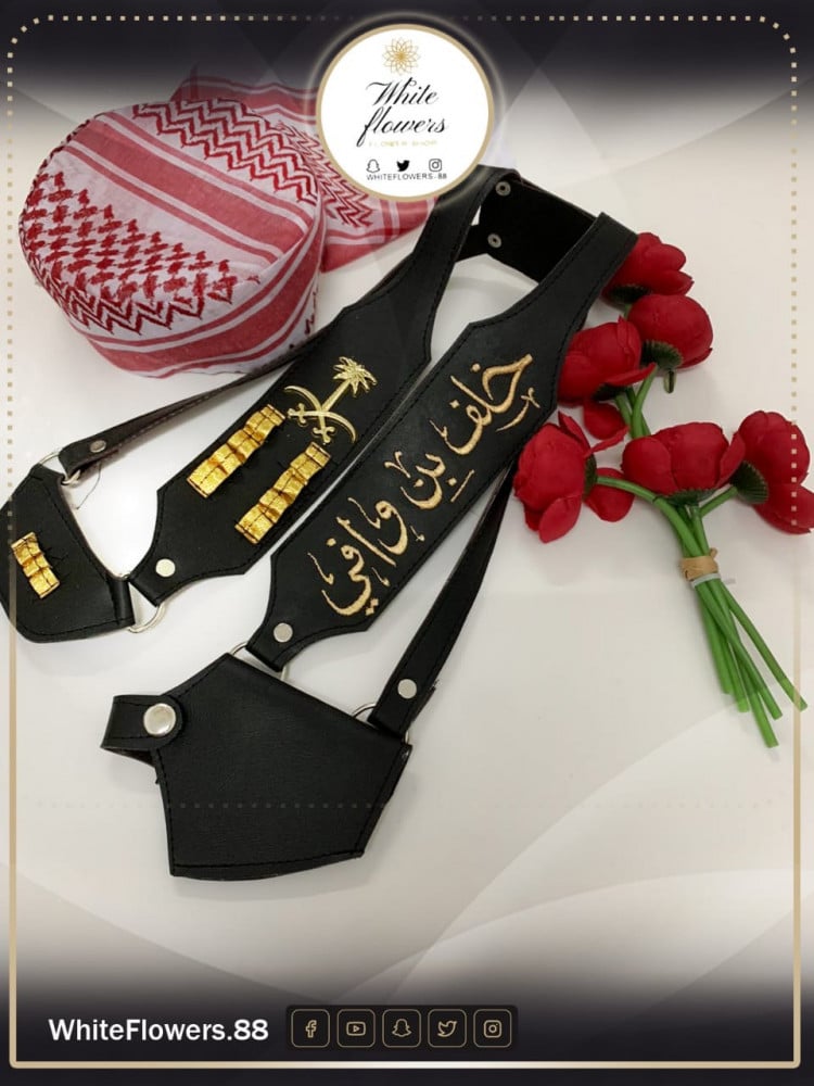 مجند مع قبوع اطفال