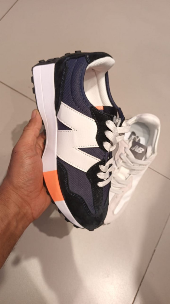 New Balance 327