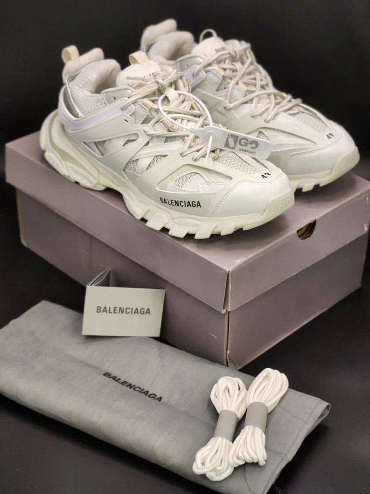 “Balenciaga “track1