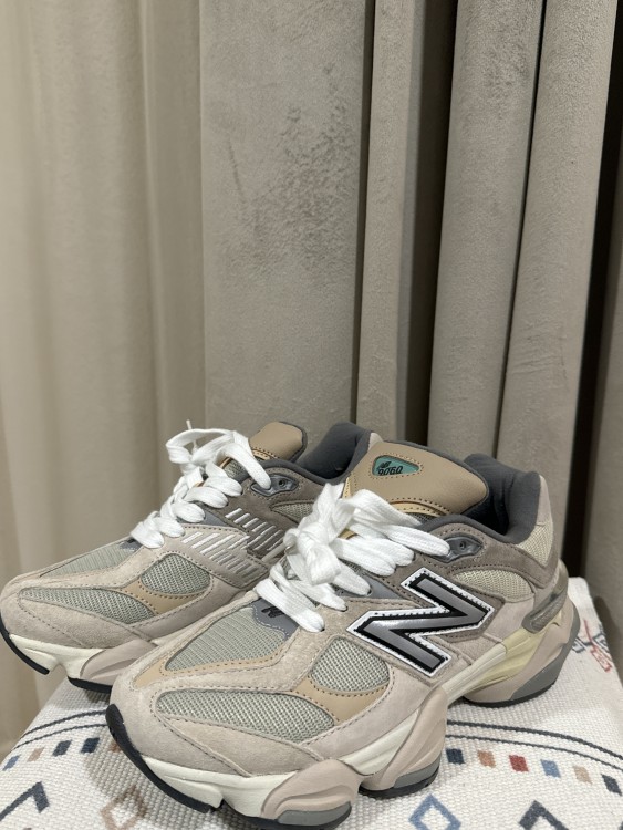 New Balance  9060