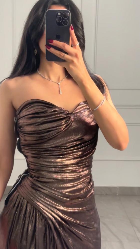 فستان سهرة لامع