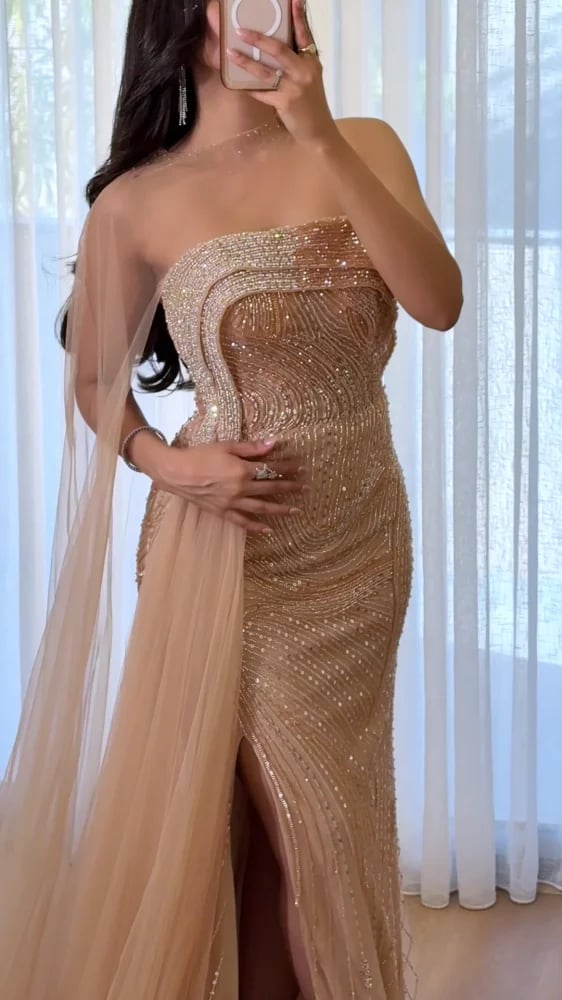 فستان سهرة بلون بيج ذهبي مرصع بشك بالكامل