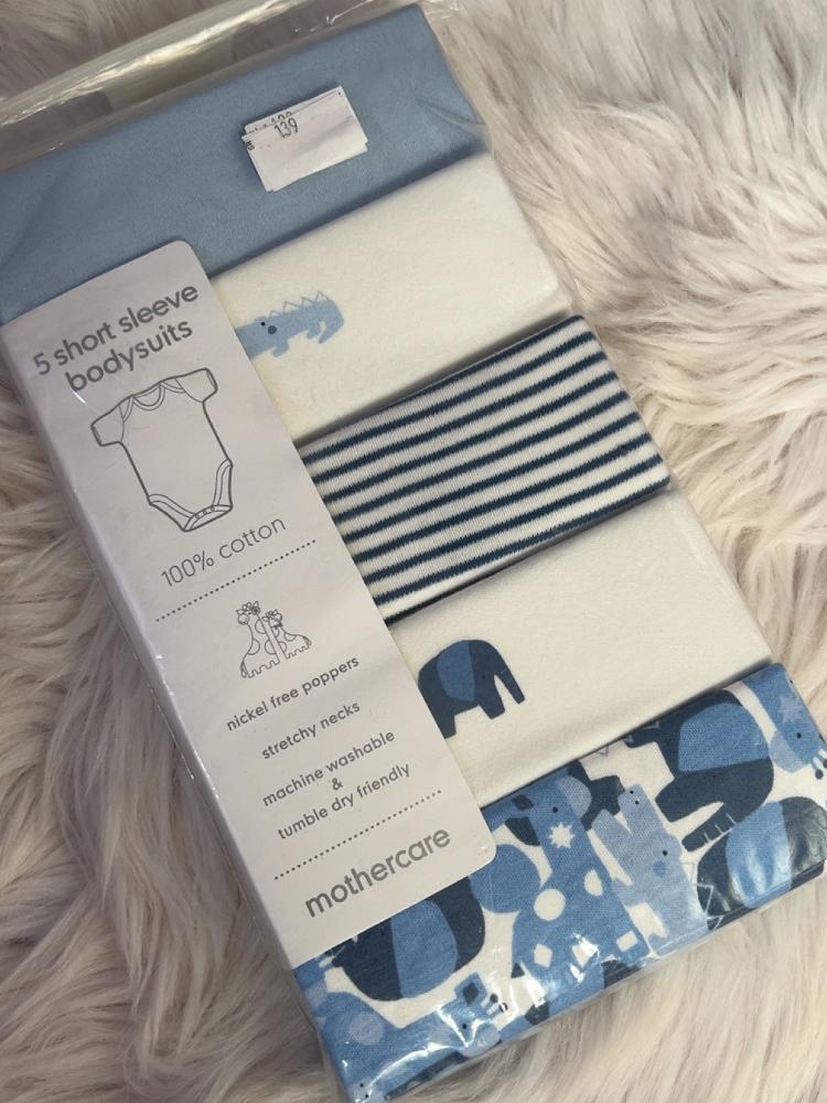 A special gift for the newborn, luxurious overalls and the cute elephant toy!