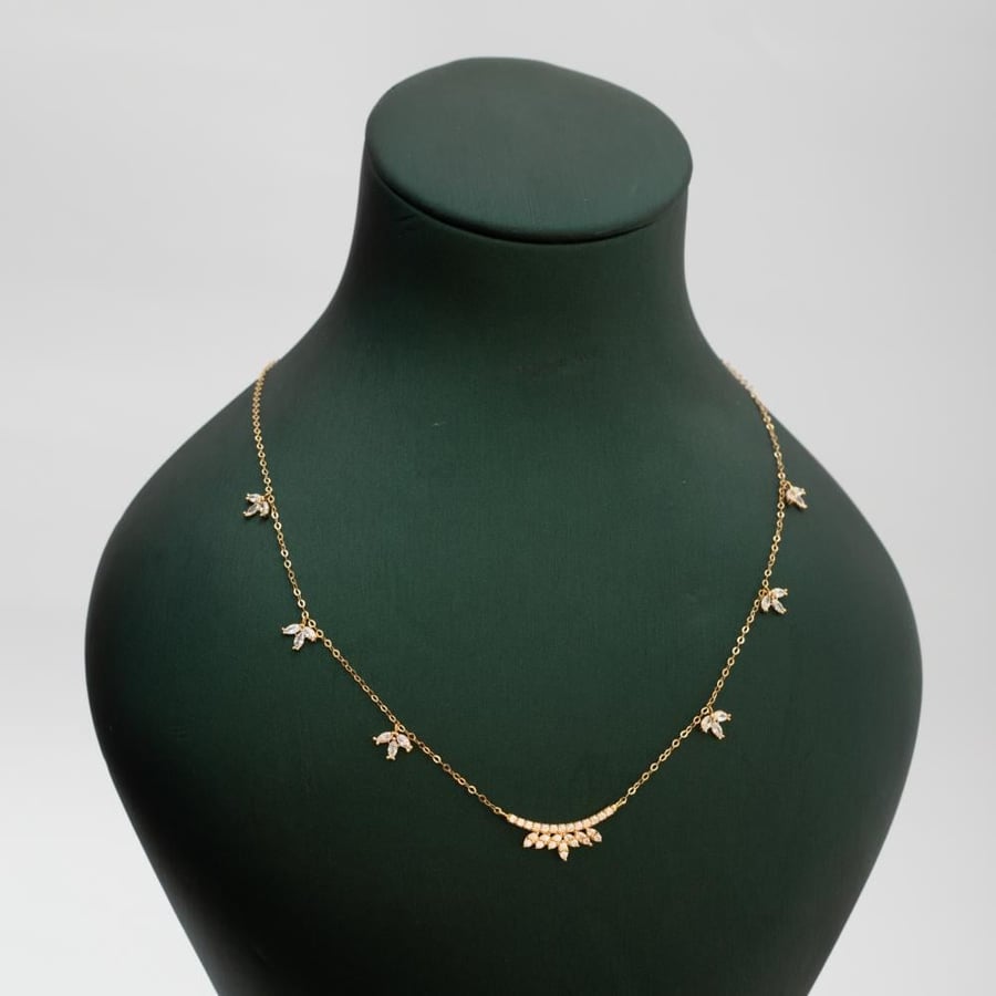 عقد ذهب 18k
